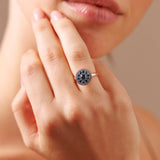 Anello Wish in Oro Rosa e Bianco 18K con Diamanti Blu
