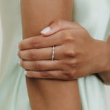 Anello Whisper in Oro Bianco 14k con Cluster di Diamanti