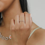 Anello Whisper in Oro Bianco 14k con Punti Luce di Diamanti