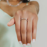 Anello Whisper in Oro Bianco 14k con Cluster di Diamanti