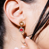 Orecchini Deco Statement in Oro con Rosso & Pavé