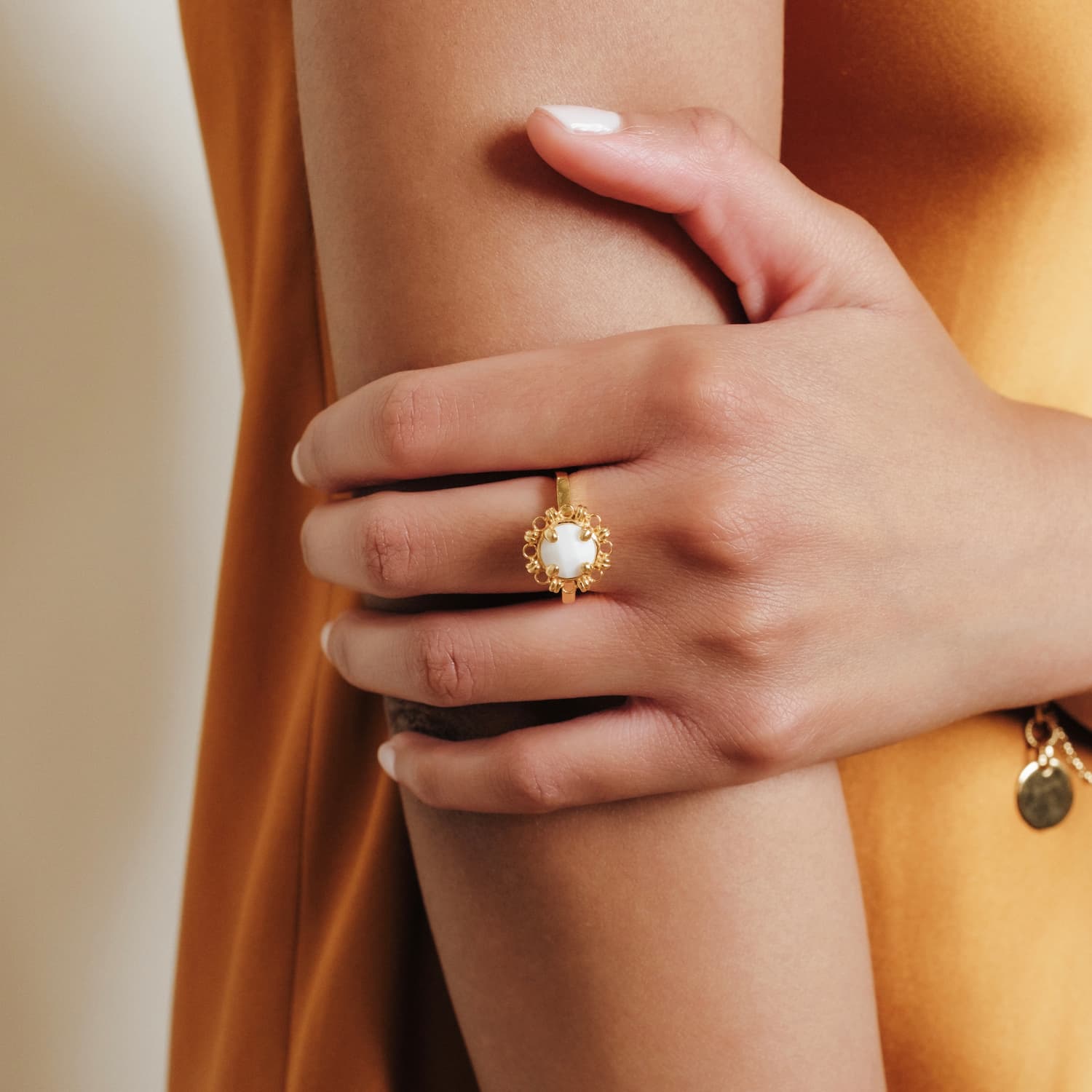 Anello Gemma in Oro con Agata Bianca