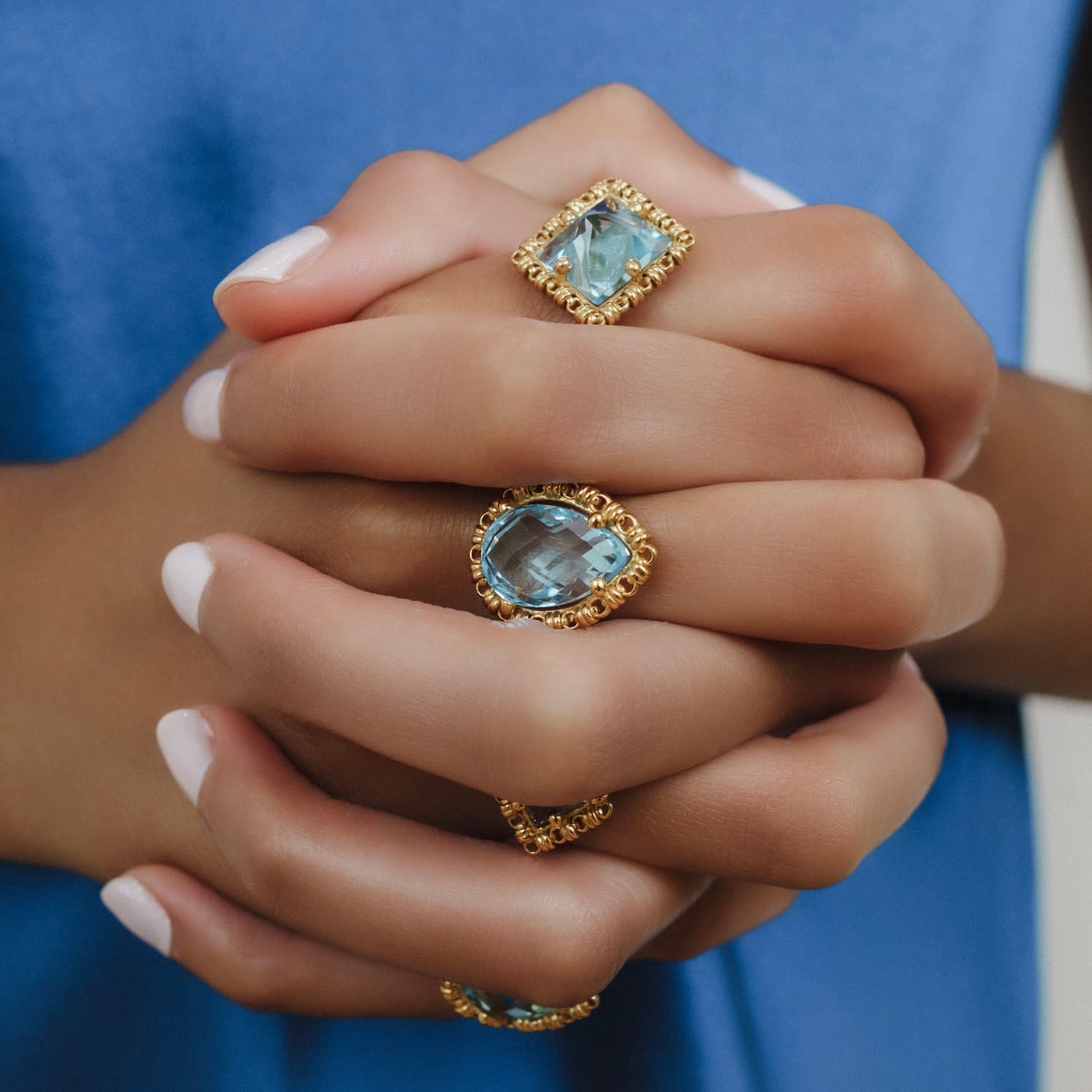 Anello Quadra in Oro con Topazio Azzurro