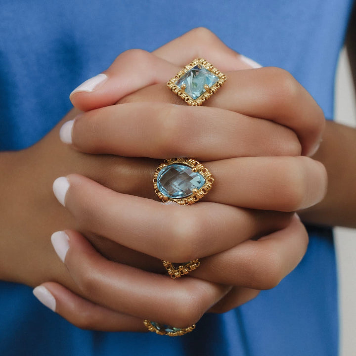 Anello Quadra in Oro con Topazio Azzurro