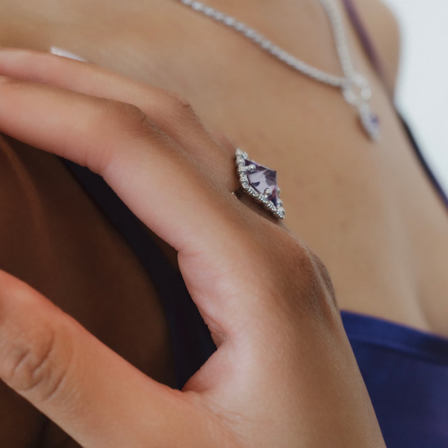 Anello Quadra in Rodio con Ametista