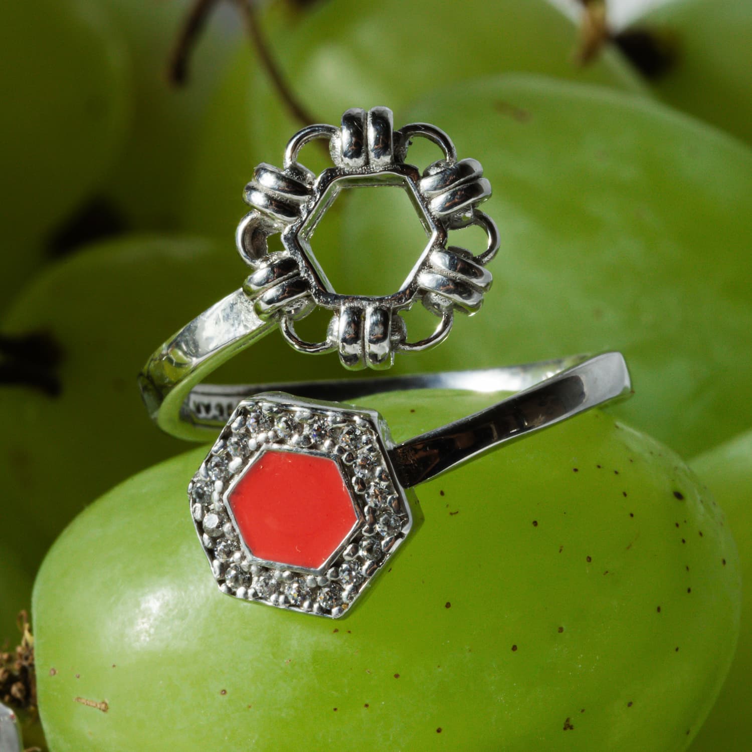 Anello Deco Statement in Rodio con Corallo & Pavé