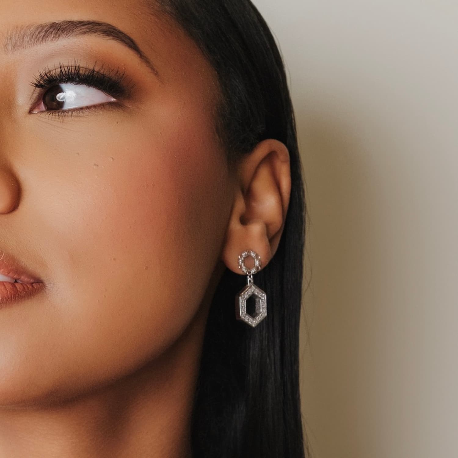 Orecchini Super Deco in Rodio con Pavé