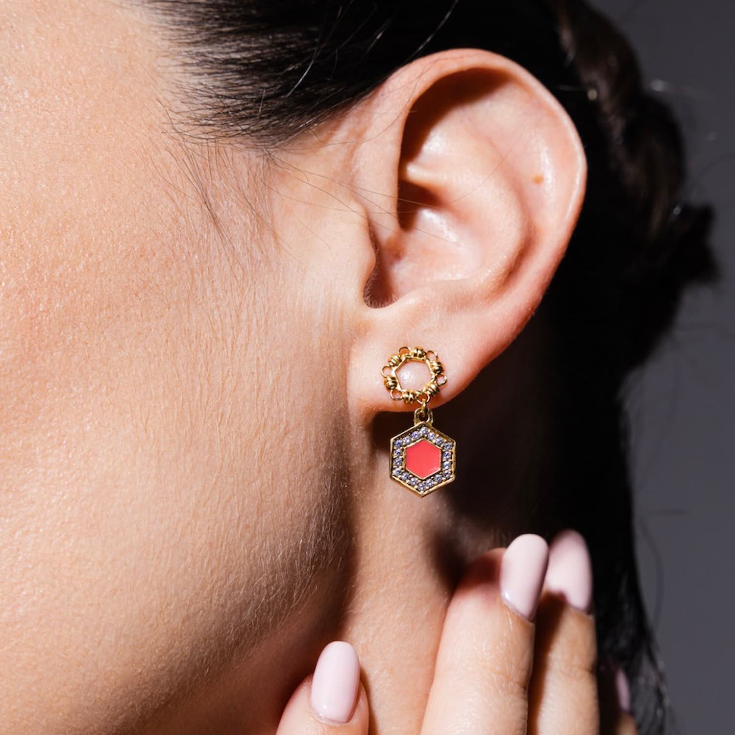 Orecchini Deco Statement in Oro con Corallo & Pavé