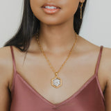 Pendente Filary Esagonale in Oro con Formella Civetta Argento Anticato