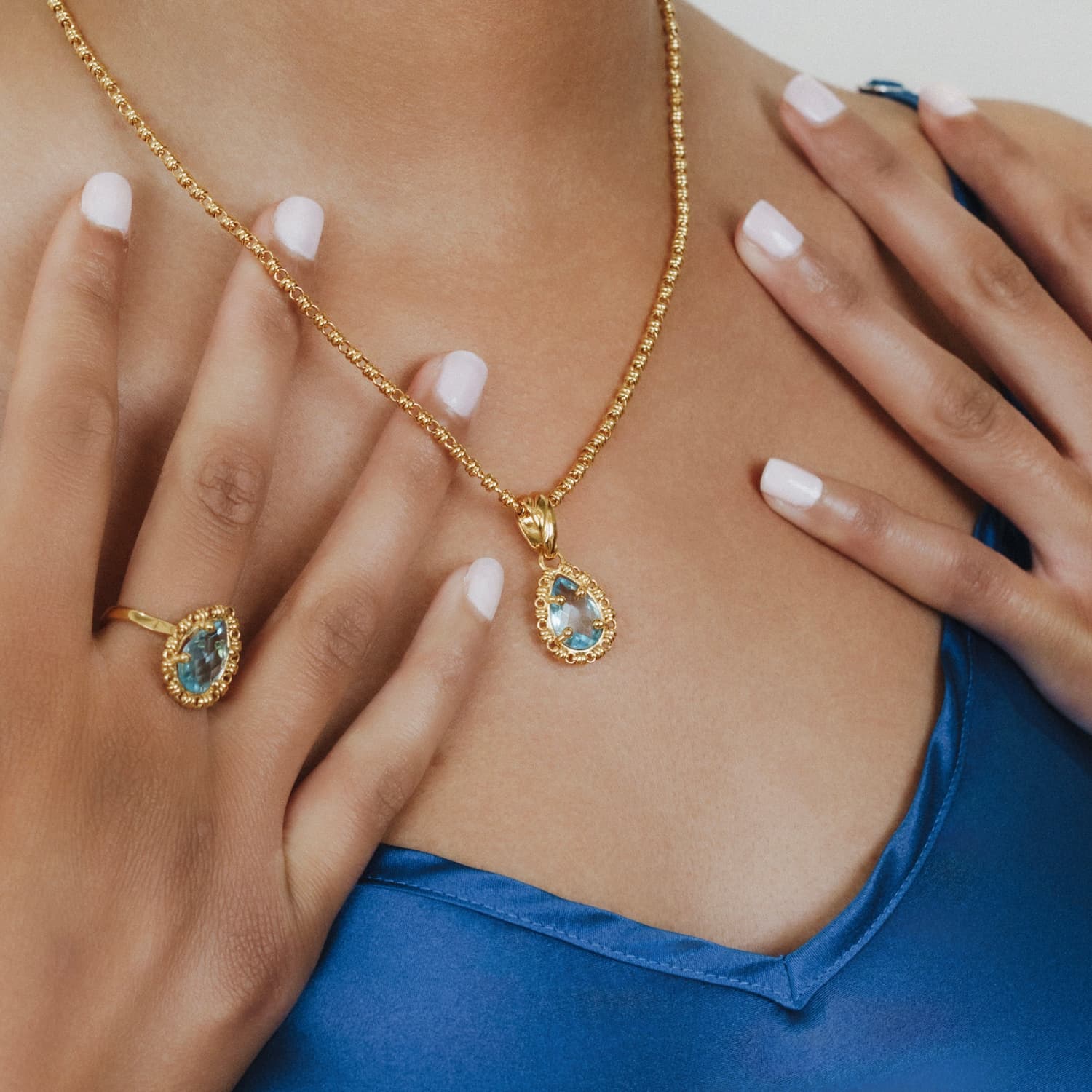 Anello Goccia in Oro con Topazio Azzurro, Grande