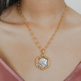 Pendente Filary Esagonale in Oro con Formella Civetta Argento Anticato