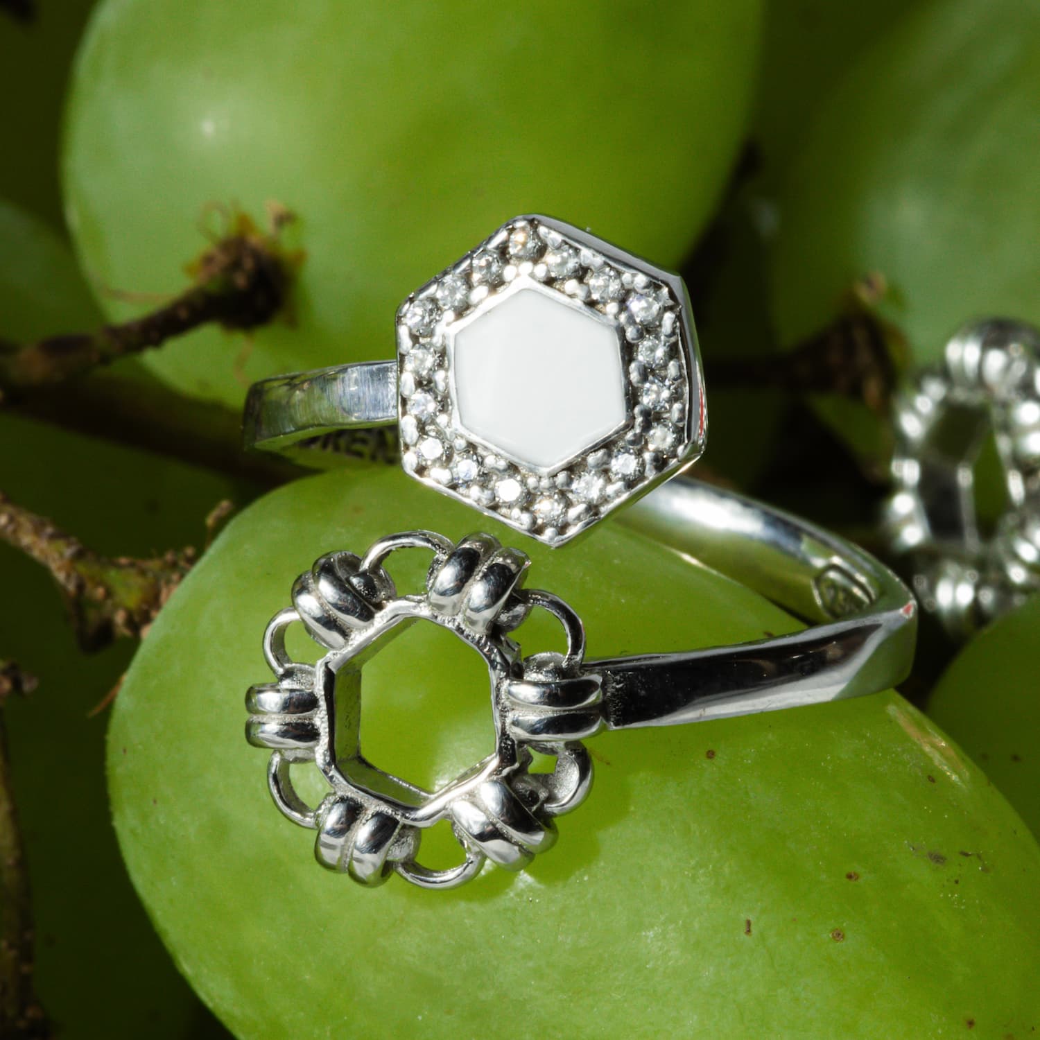 Anello Deco Statement in Rodio con Bianco & Pavé