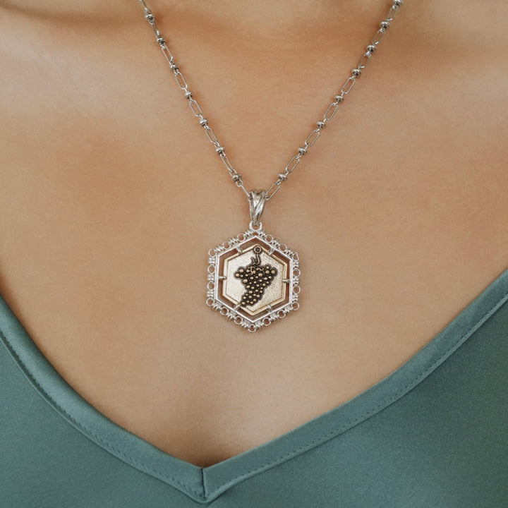 Pendente Filary Esagonale in Rodio con Formella Uva Bronzo Anticato