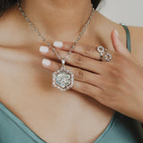 Pendente Filary Esagonale in Rodio con Formella Civetta Argento Anticato