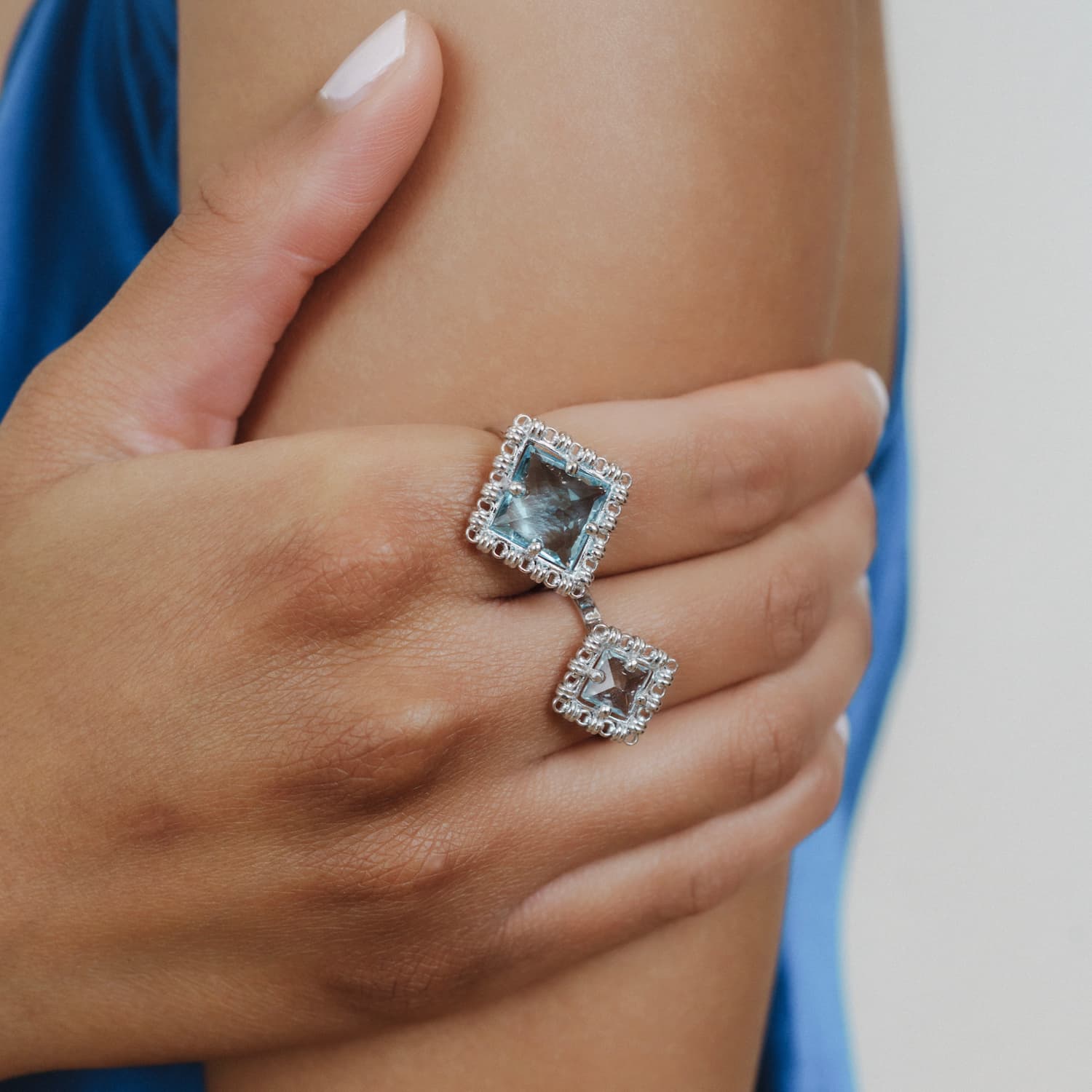 Anello Quadra in Rodio con Topazio Azzurro, Piccolo