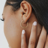 Orecchini Whisper in Oro Giallo con Cluster di Diamanti