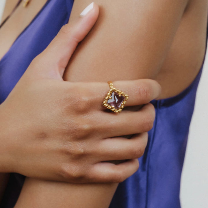 Anello Quadra in Oro con Ametista