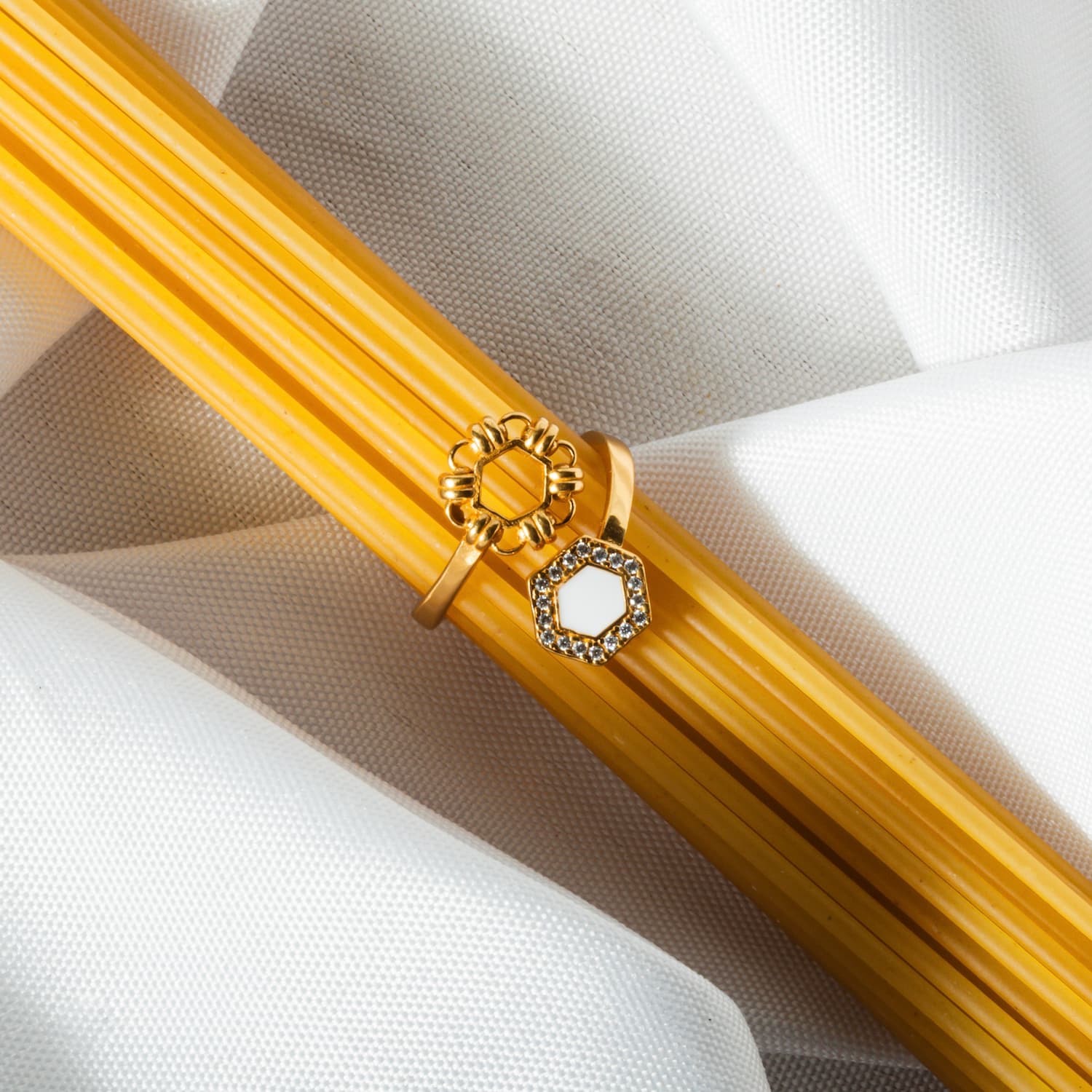 Anello Deco Statement in Oro con Bianco & Pavé