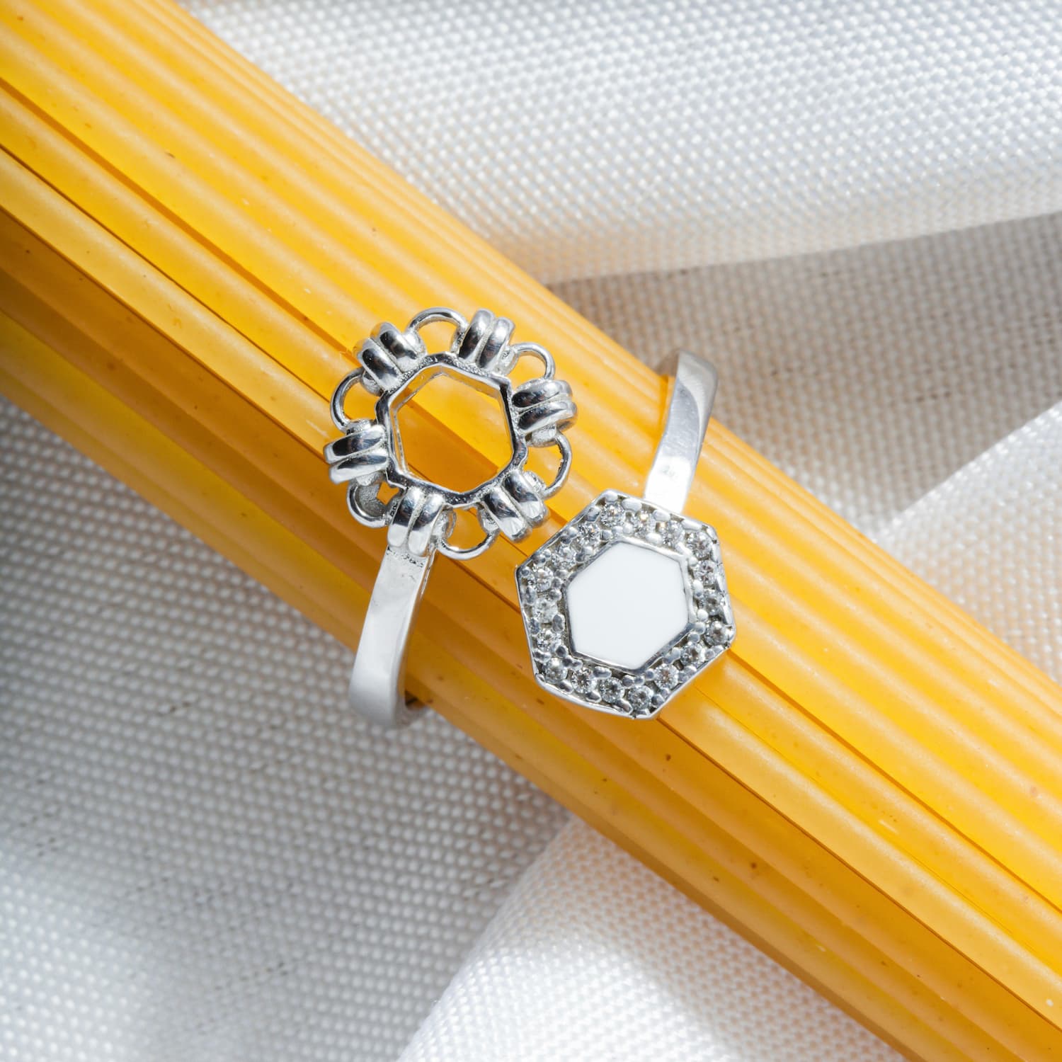 Anello Deco Statement in Rodio con Bianco & Pavé