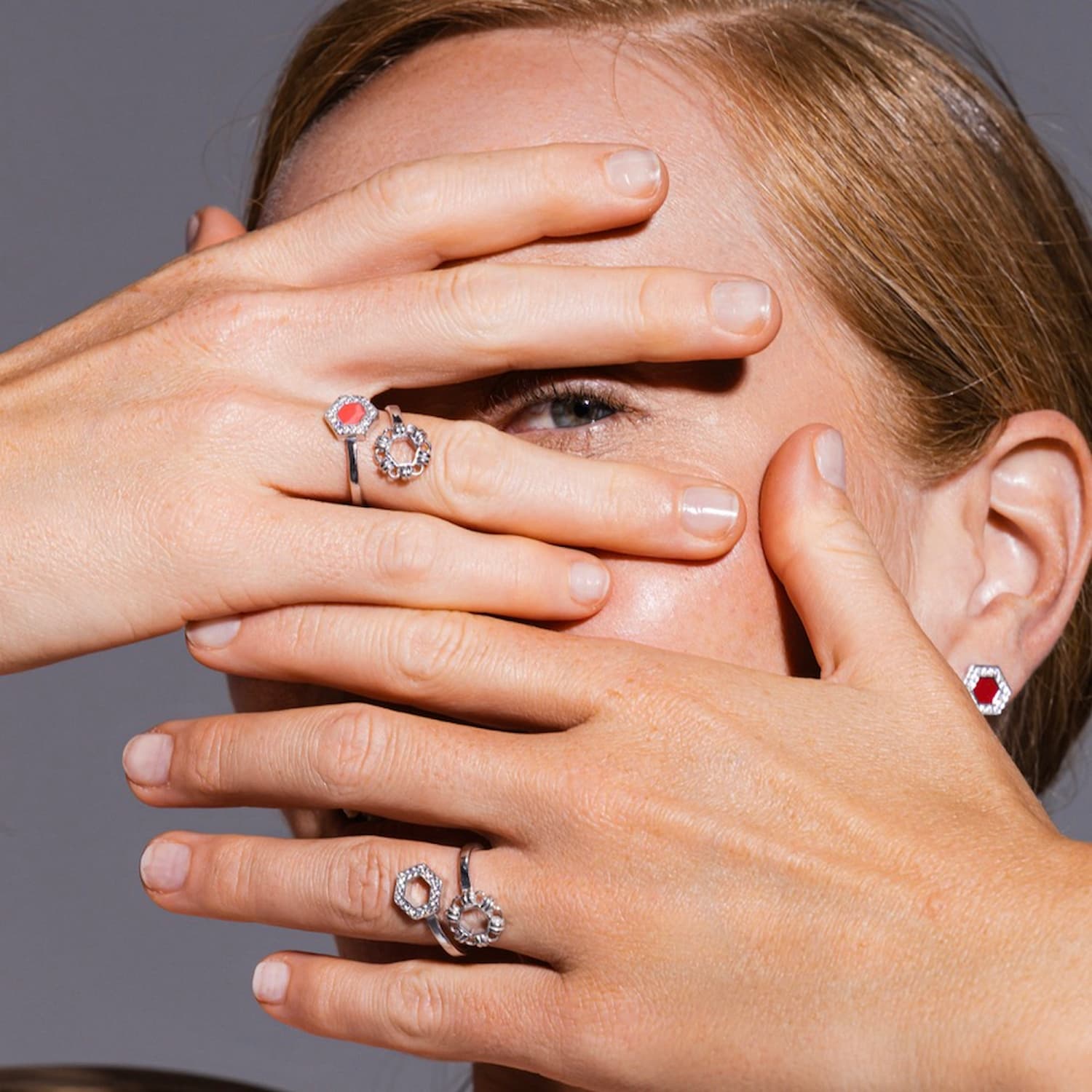 Anello Deco Statement in Rodio con Corallo & Pavé