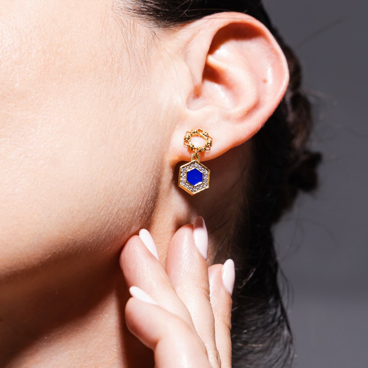 Orecchini Deco Statement in Oro con Blu & Pavé