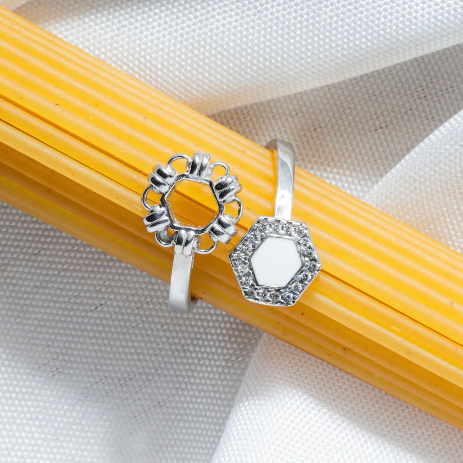 Anello Deco Statement in Rodio con Bianco & Pavé