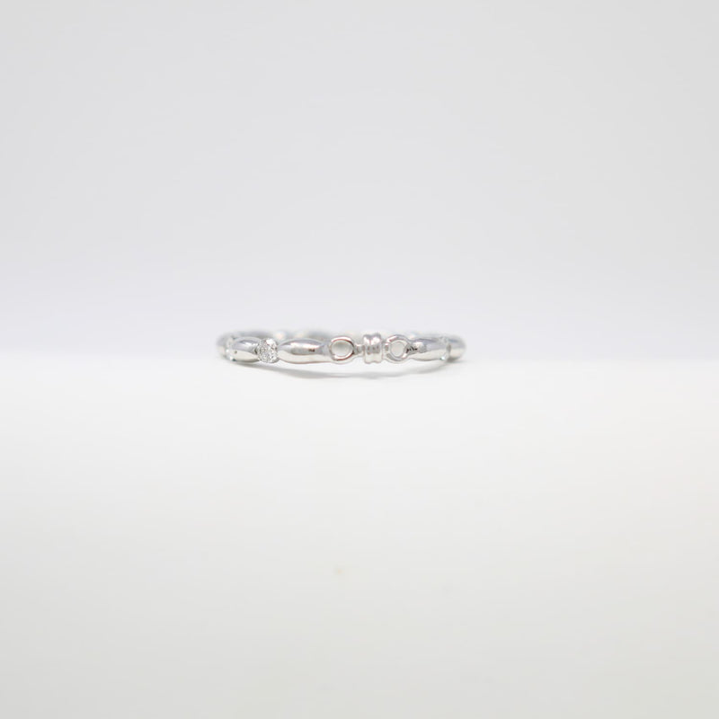 Anello Whisper in Oro Bianco 14k con Punti Luce di Diamanti