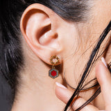 Orecchini Deco Statement in Oro con Rosso & Pavé