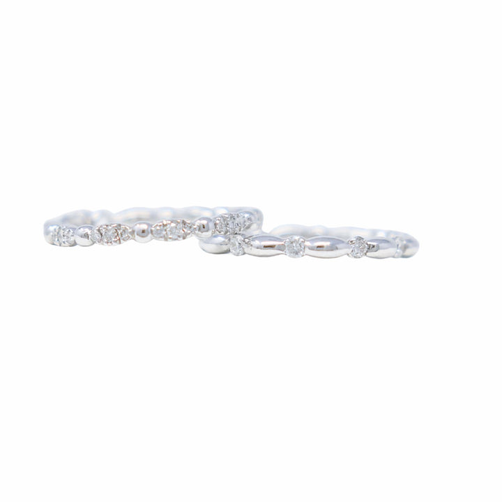 Anello Whisper in Oro Bianco 14k con Punti Luce di Diamanti
