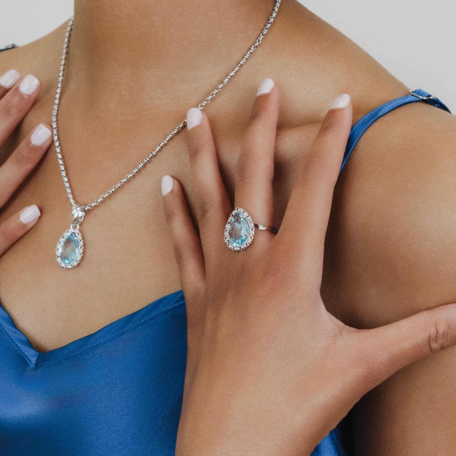 Anello Goccia in Rodio con Topazio Azzurro, Piccolo