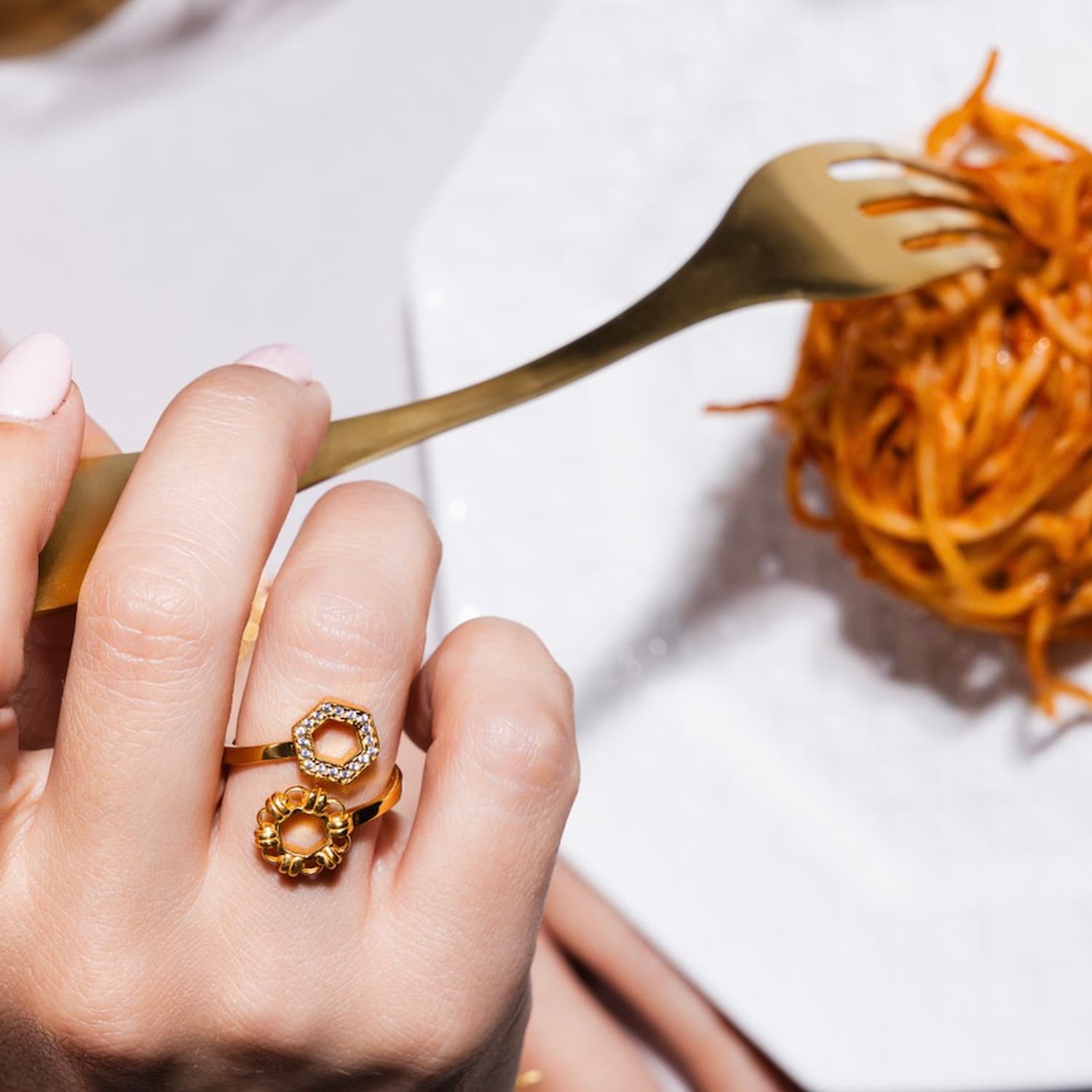 Anello Deco Statement in Oro con Pavé
