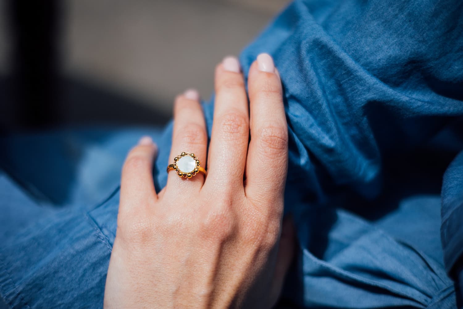 Anello Piazza Petit in Oro con Madreperla